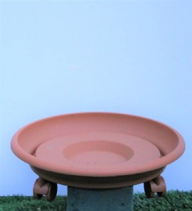 תחתית פלסטיק עם גלגלים תחתית פלסטיק עם גלגלים